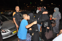  بالصور: بعد تأخير لساعات - معتمرو العشر الأواخر من رمضان يصلون إلى مدينة يافا بسلام